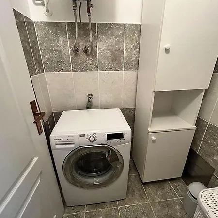 Apartment Noel アパート ポレッチ