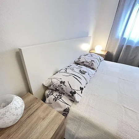 Apartment Noel アパート *
