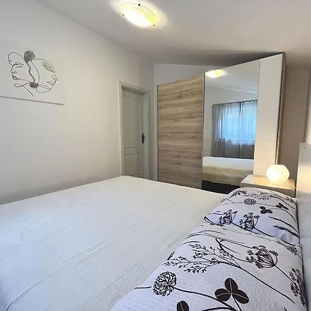 アパート Apartment Noel ポレッチ