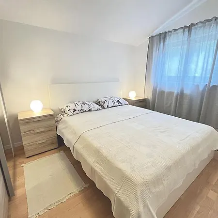 アパート Apartment Noel ポレッチ